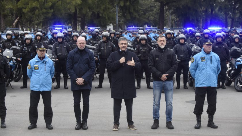 Jorge Macri junto al ministro y el secretario de Seguridad, Waldo Wolff y Diego Kravetz, durante el anuncio de los mil policías nuevos en las calles.