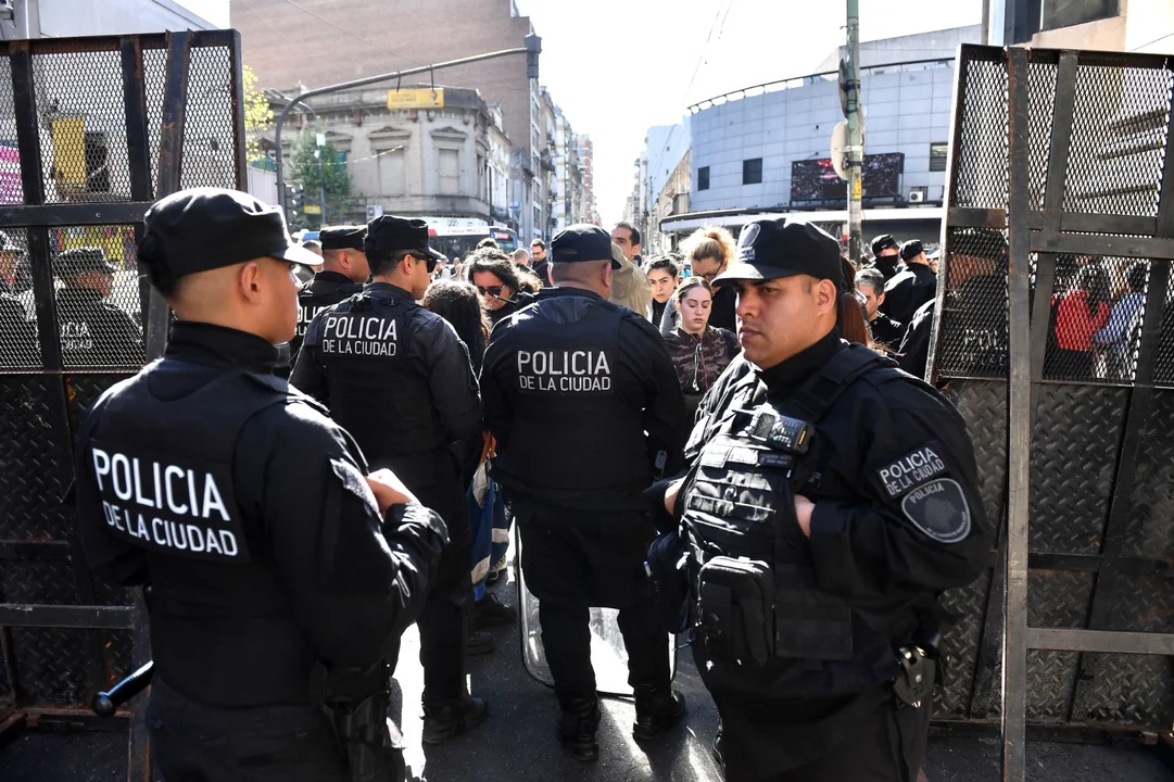 Casi 200 allanamientos a los depósitos de manteros en Once. Fotografía: Agencia Noticias Argentinas / Claudio Fanchi