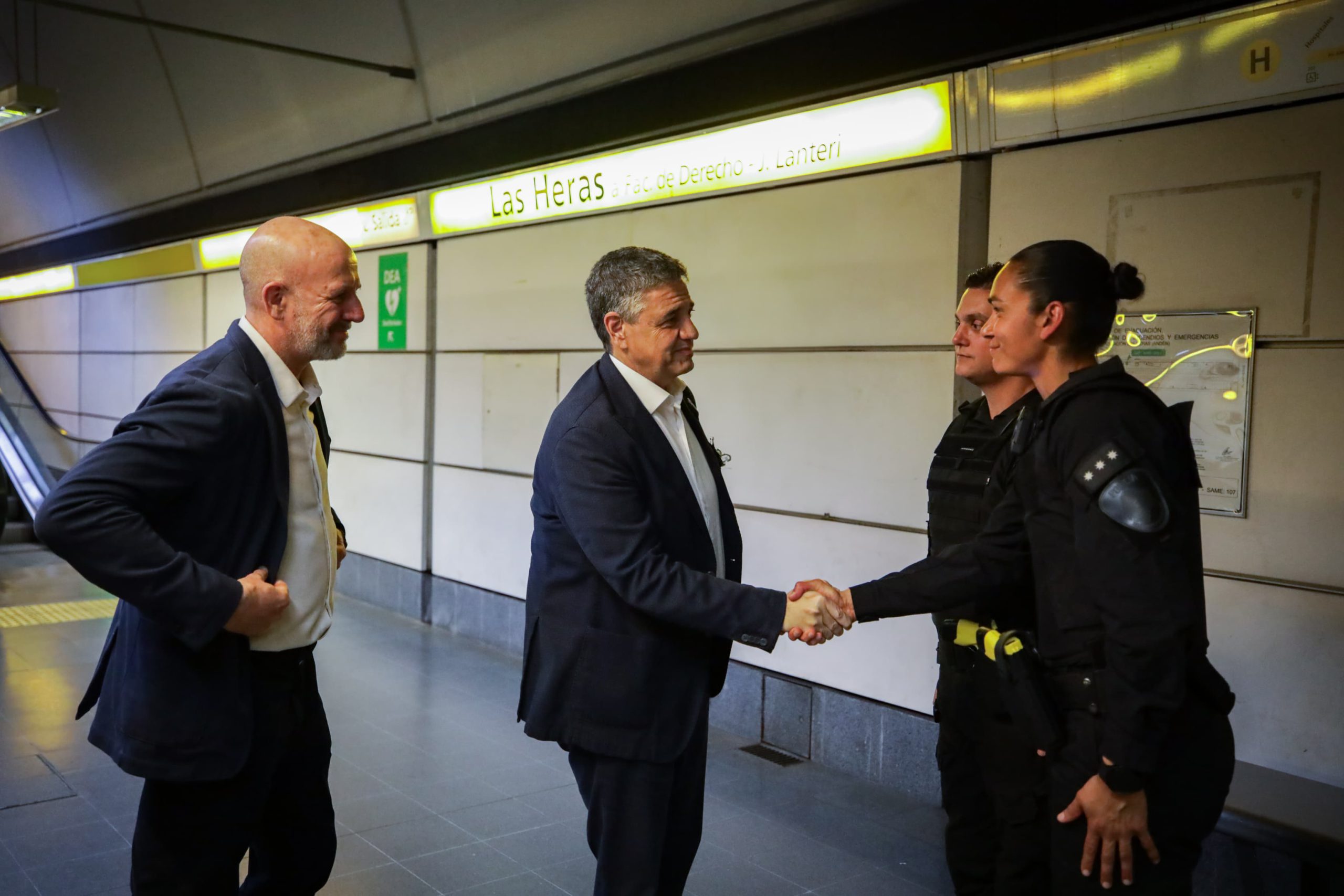 Jorge Macri recorrió la Línea H del Subte junto al ministro de Seguridad porteño, Waldo Wolff, tras la implementación de las Taser.