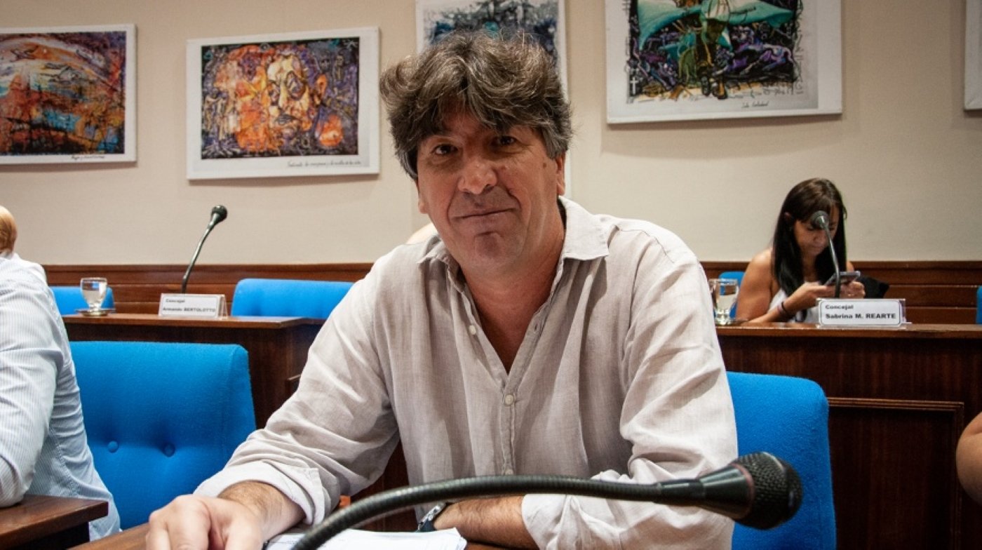 Pablo Vera presenta su primer libro: "$Libranos del mal".