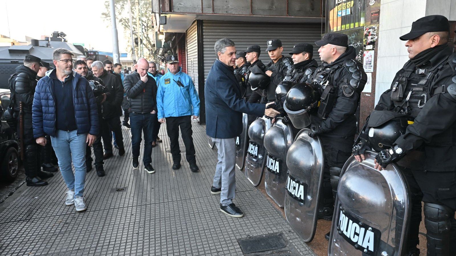 Tras el operativo, Jorge Macri remarcó que "el espacio público es de los vecinos, no hay derecho a tomarlo".