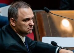 La Justicia intimó a Adorni a justificar su patrimonio: la lista que incluye bienes, dólares y gastos