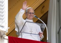El papa León XIV dio su primer Ángelus tras la cirugía: «Gracias a los que rezaron por mí»